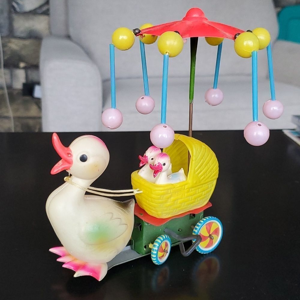 Vintage, toy tin wind-up duck & ducklings spin umbrella. Near perfect cont!